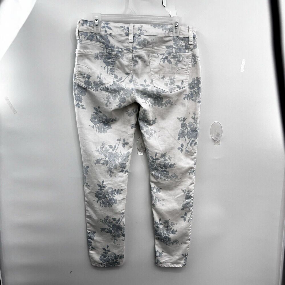 American Eagle white jeans with blue roseso - Picture 4 of 11
